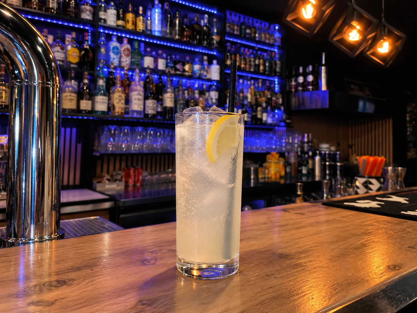 Tom Collins, served at Jimmy Cocktail Lab on Via Petroni, Bologna