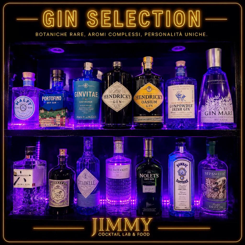 Selezione gin sugli scaffali di Jimmy Cocktail Lab a Bologna