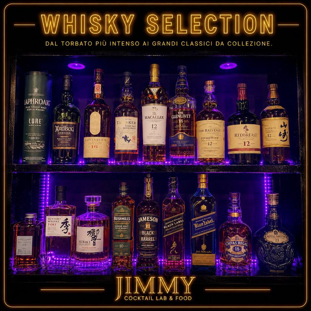 Selezione whisky sugli scaffali di Jimmy Cocktail Lab a Bologna